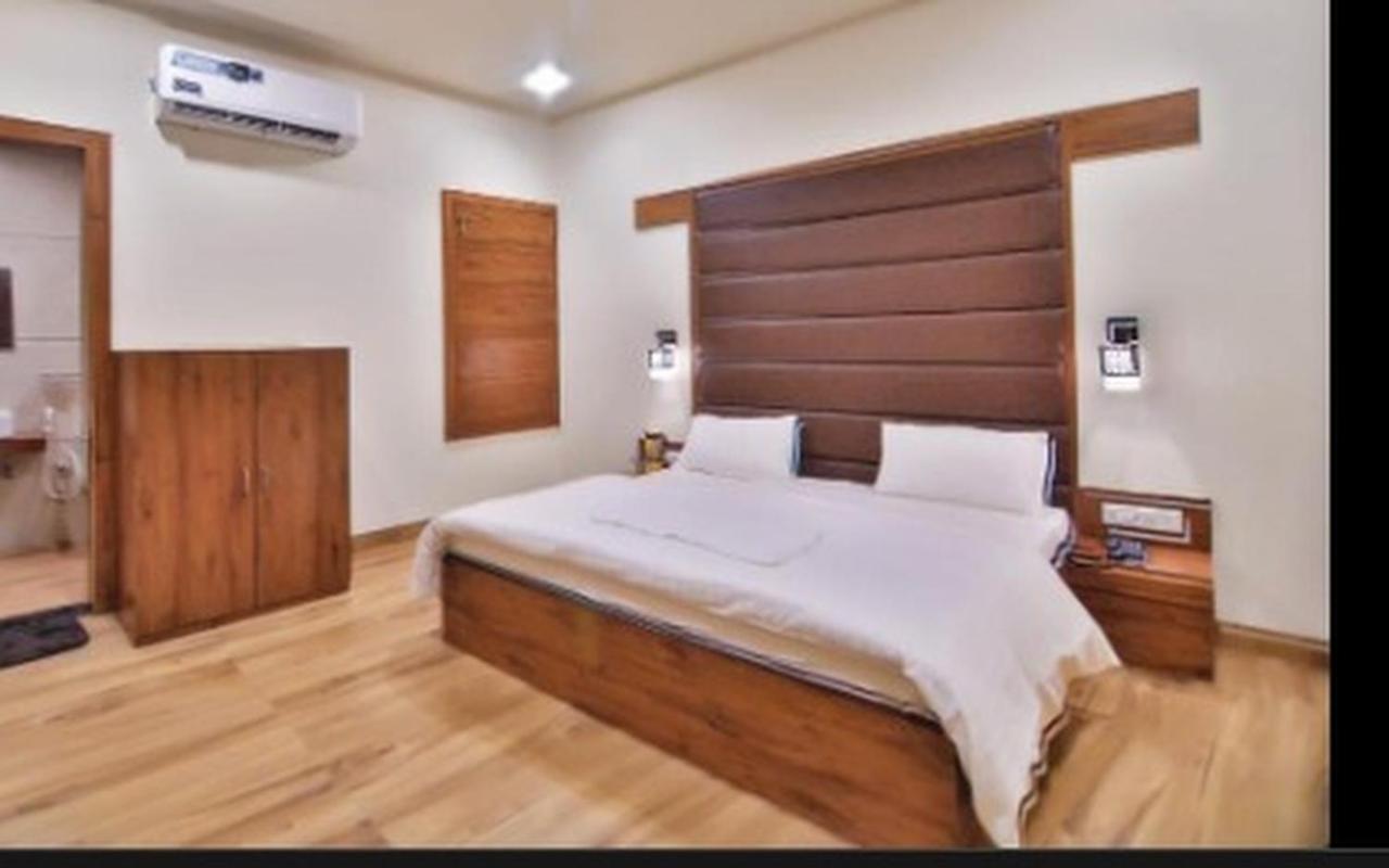 מטורה Hotel B P Emerald מראה חיצוני תמונה