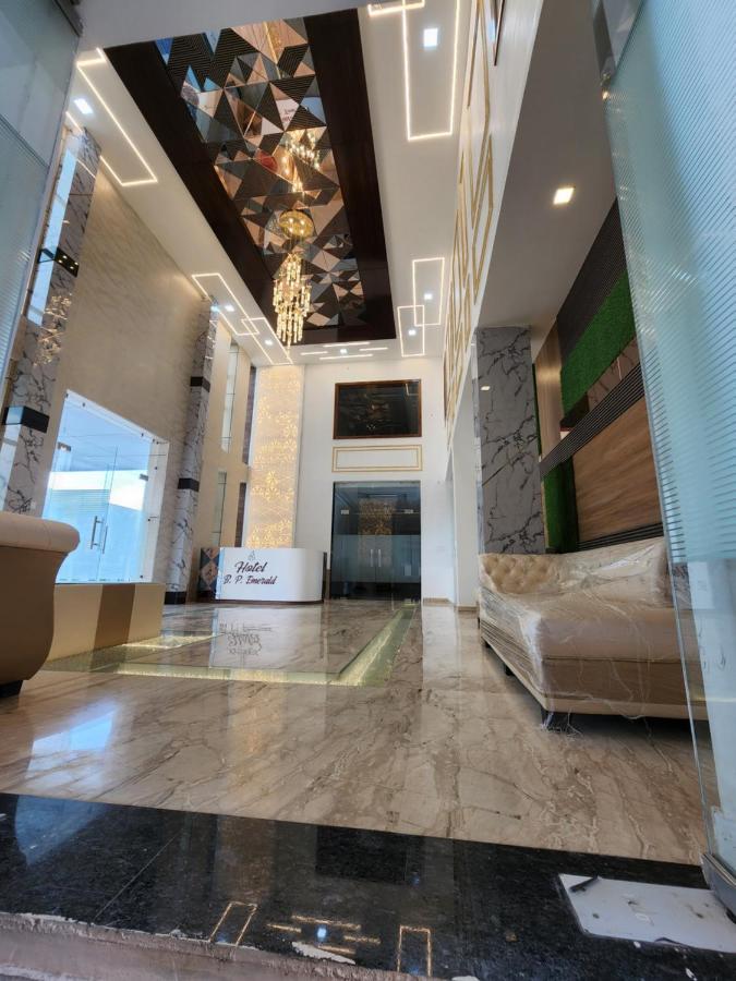 מטורה Hotel B P Emerald מראה חיצוני תמונה